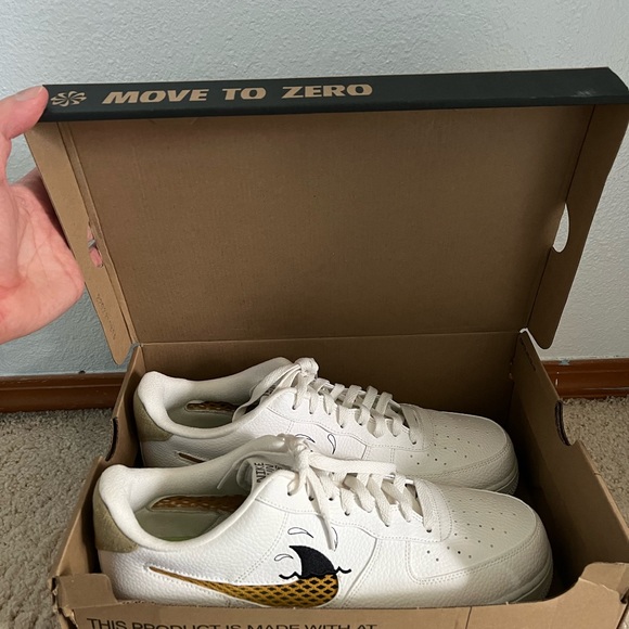 MINT CONDITION Men’s Nike Air Force 1 '07 LV8 Sun Club White Sneakers Size 12 - Picture 12 of 12